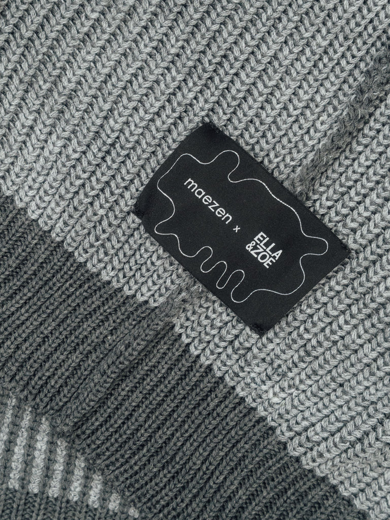 Tau | Reversible Knitted Sweater Dark Grey - maezen