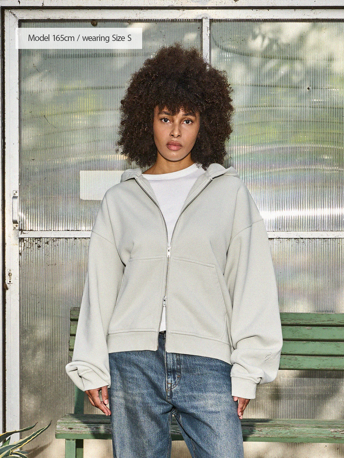Beauty in Resistance | Zip-Hoodie Light Grey – maezen